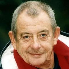 Derek Fowlds