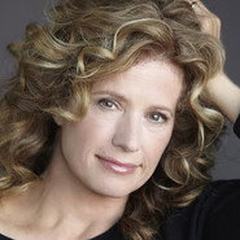 Nancy Travis